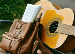 How to Play a Guitar for Beginners Step by Step